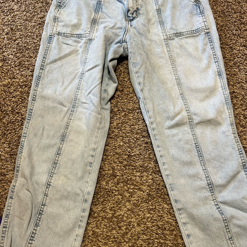 Universal Thread Light Blue Straight Leg Jeans